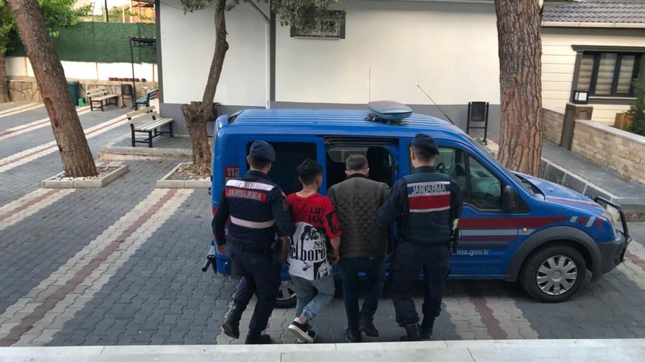İzmir’de hırsızlara aman verilmedi! İki olayda 9 yakalama