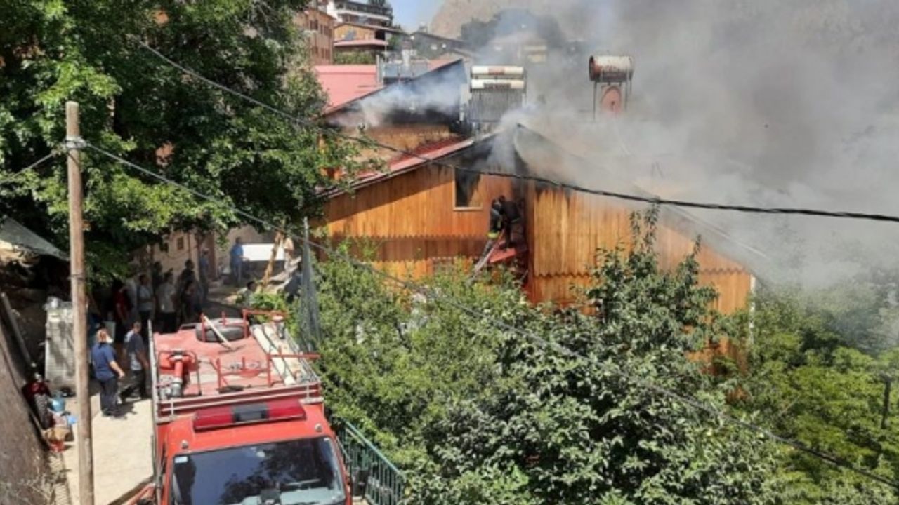 Erzincan’da korkutan yangın! Müdahale devam ediyor: Vali Mehmet Makas olay yerine gidiyor
