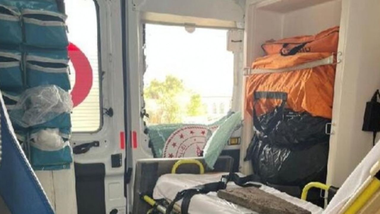 Diyarbakır'da ambulansa taşlı saldırı!