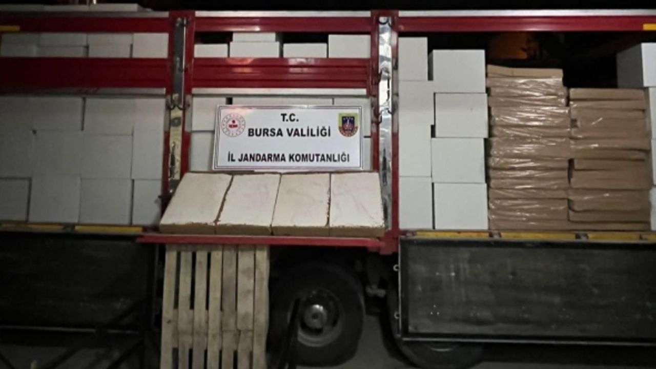 Bursa'da kaçak sigara operasyonu: Yaklaşık 1 milyon TL değerinde