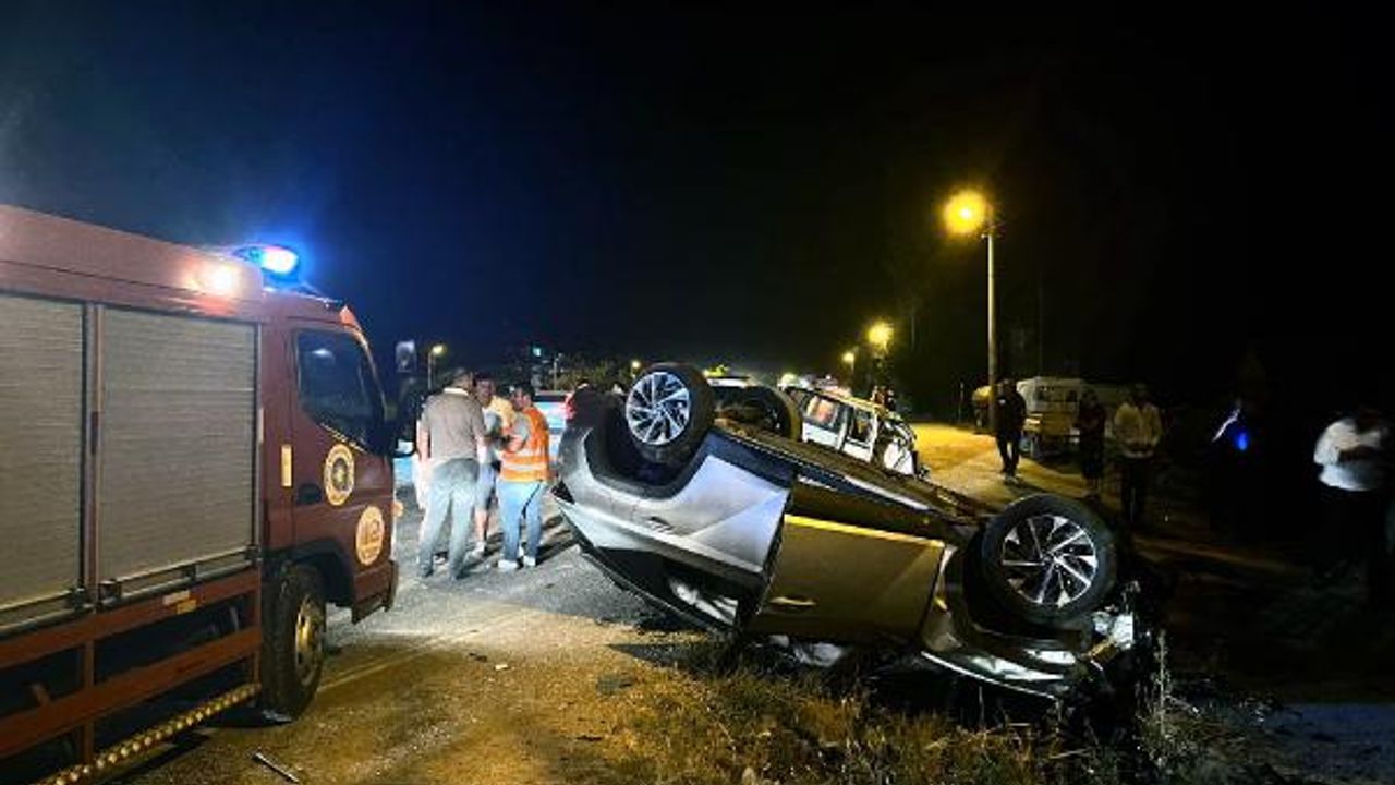 Antalya'da cip ile hafif ticari araç çarpıştı; 2 ölü, 1 yaralı