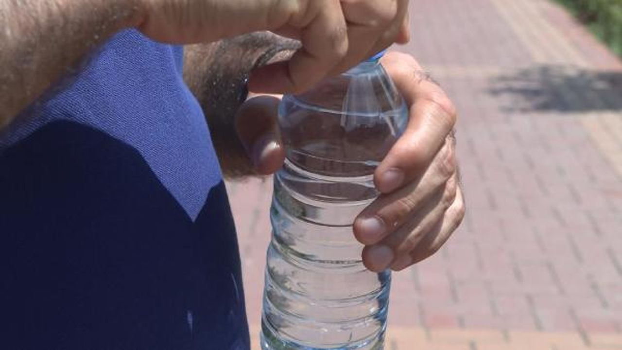 Güneşte bırakılan damacana ve pet şişeler insan sağlığını tehdit ediyor