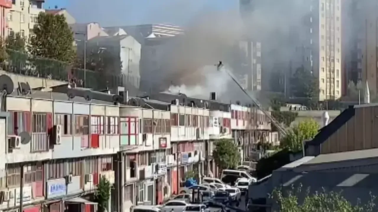 Bağcılar'da Matbaacılar Sitesi'ndeki bir iş yerinde yangın çıktı
