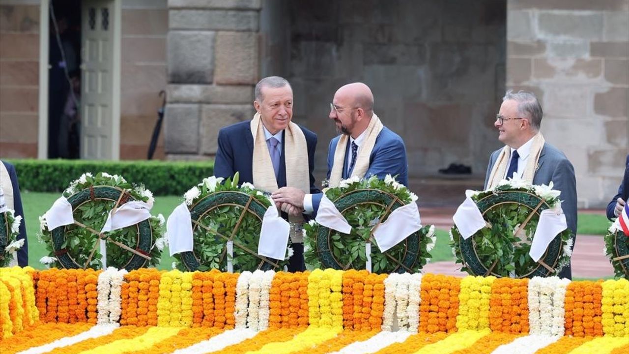 Cumhurbaşkanı Erdoğan, Mahatma Gandhi'nin anıt mezarını ziyaret etti