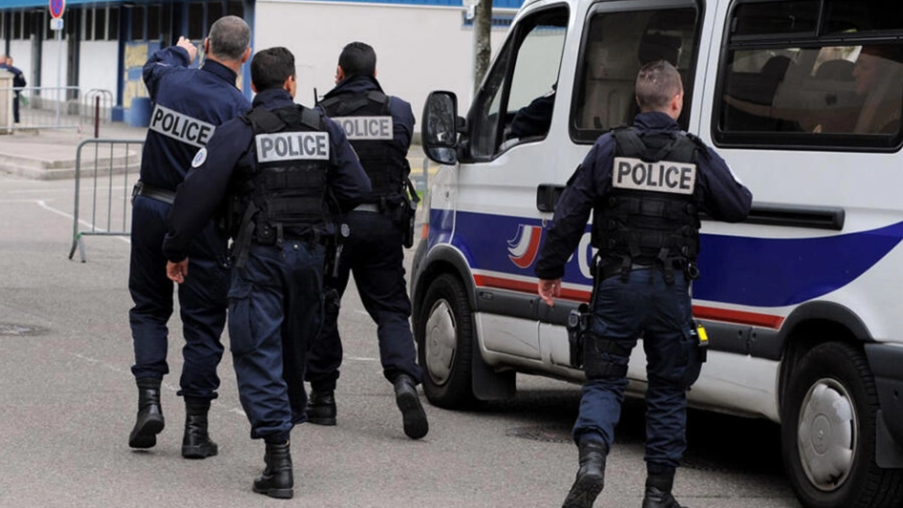 'Tehdit' mesajı alan Fransa alarma geçti: 6 havaalanı boşaltıldı