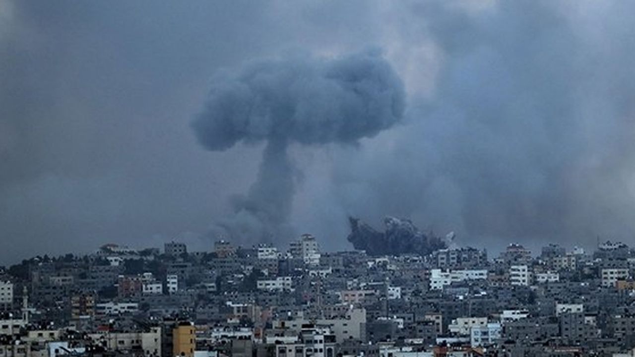 Gazze’de yine can pazarı: İsrail, Han Yunus'ta bir evi bombaladı