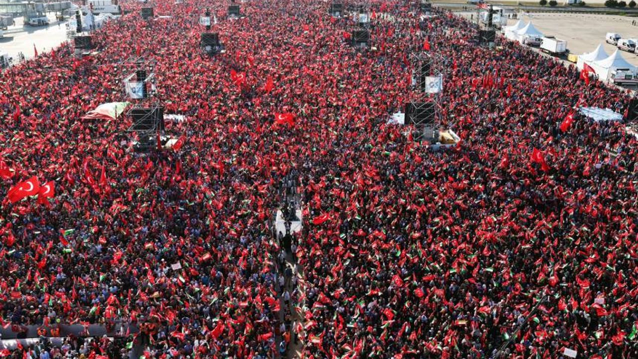 Filistin’e dev destek mitingi... İstanbul  Atatürk Havalimanı’na akın etti