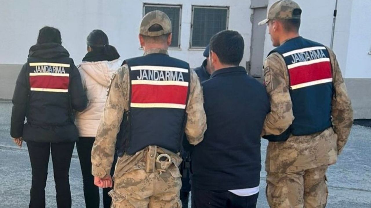 Ülkeye girmeye çalışan insan kaçakçıları, jandarmanın ağına takıldı