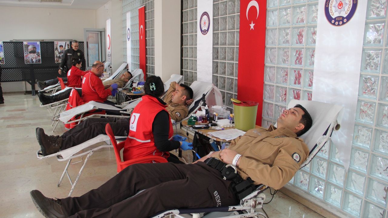 Bolu'da bekçi ve emniyet personellerinden kan bağışı