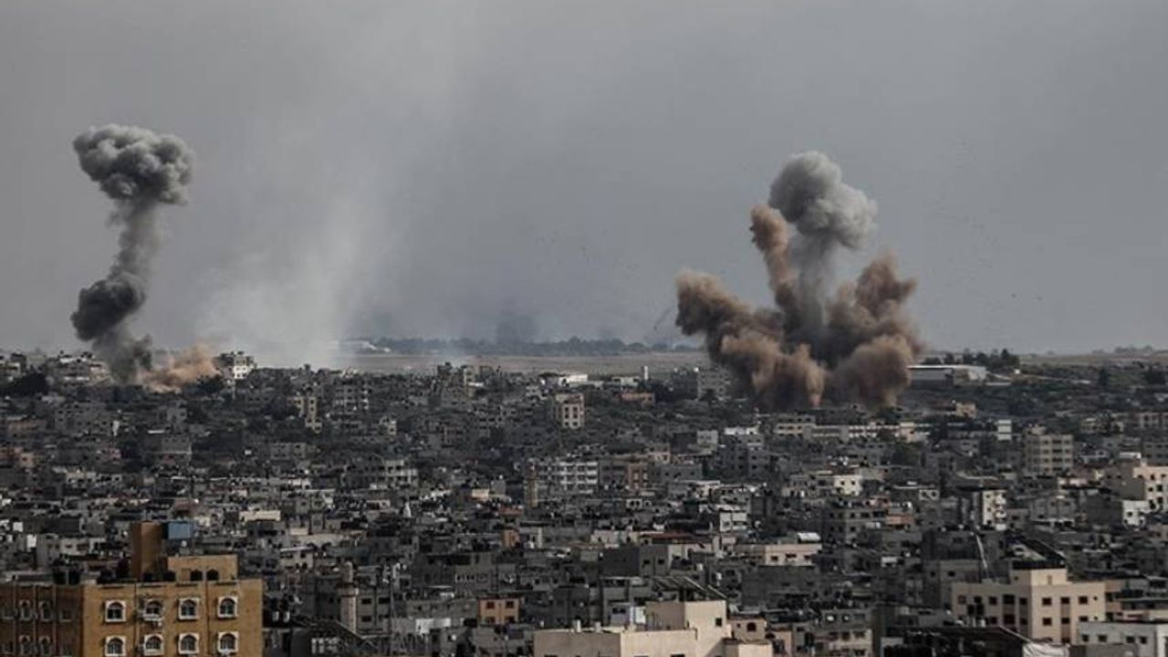 İsrail, Gazze'deki iki okulu bombaladı: En az 50 kişi öldü