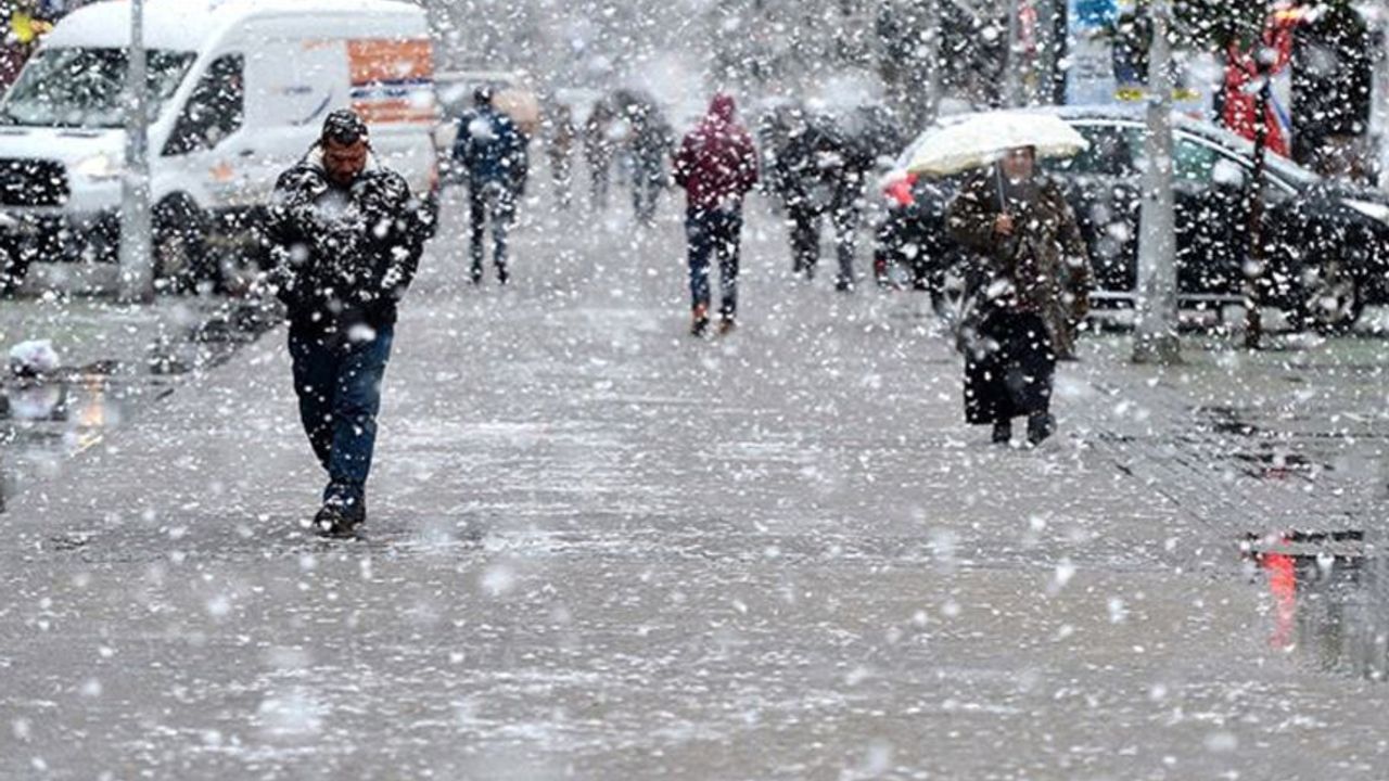 İstanbul için kar, Ege için fırtına uyarısı!