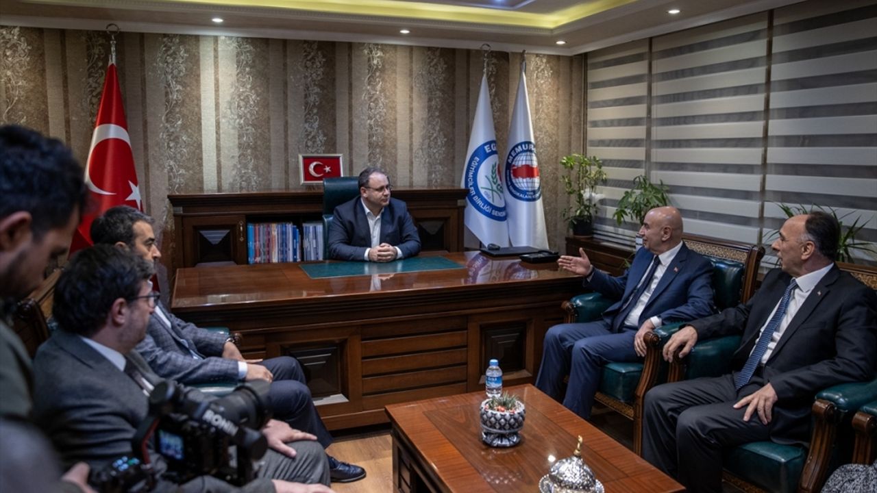 ABB Başkan adayı Altınok, AK Parti ve MHP'nin Çankaya ilçe başkanlıklarını ziyaret etti