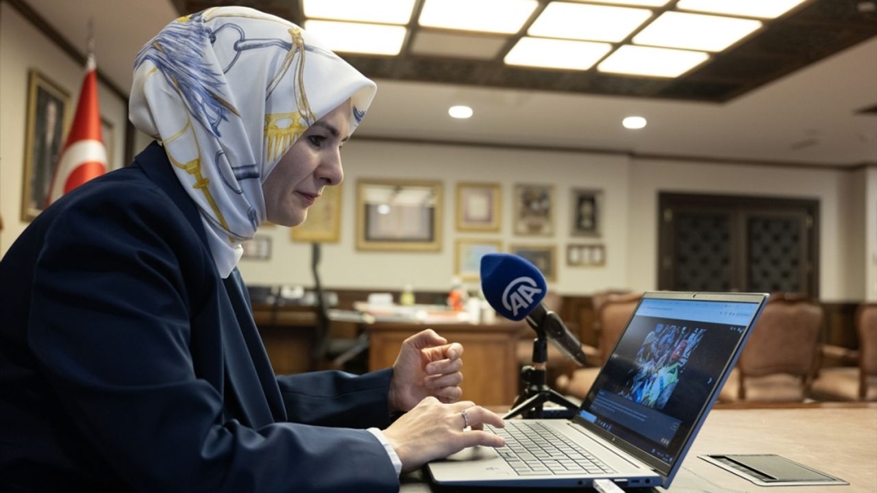 Aile ve Sosyal Hizmetler Bakanı Mahinur Özdemir Göktaş, AA'nın "Yılın Kareleri" oylamasına katıldı