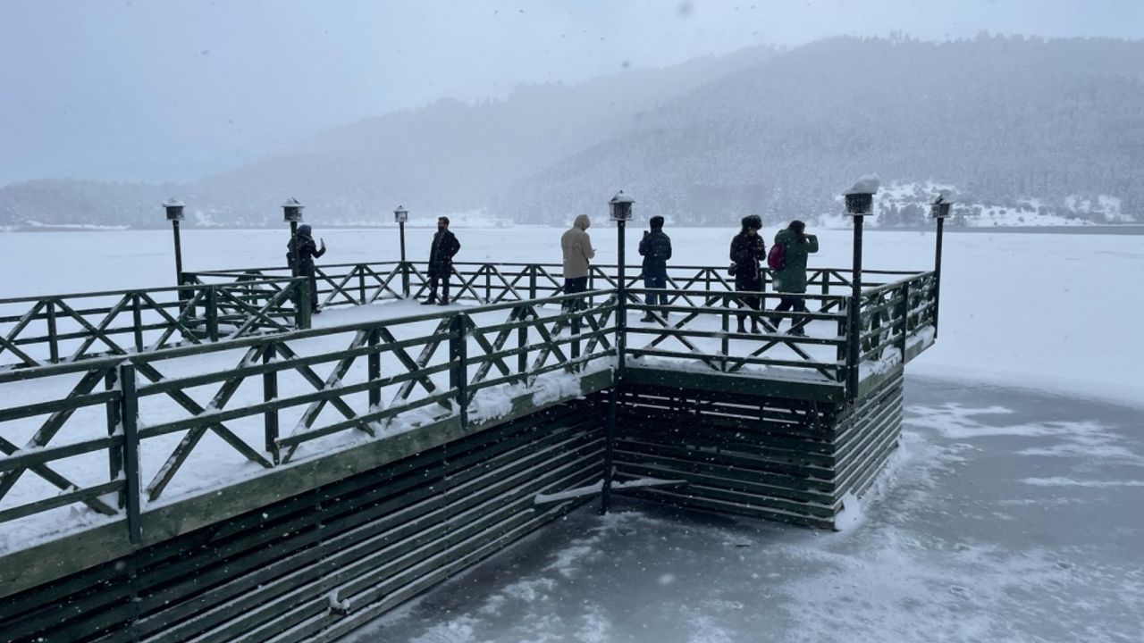 Bolu Dağı ve Abant Gölü Milli Parkı'nda kar yağışı