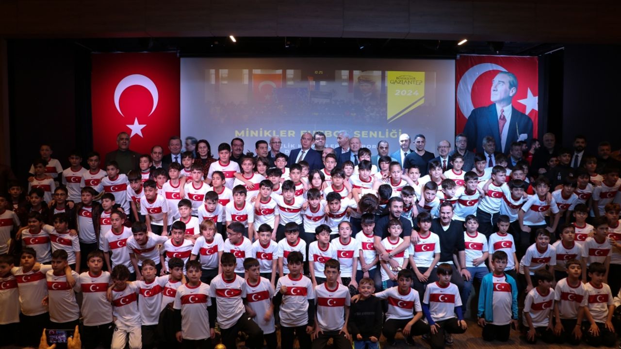 Deprem bölgesindeki çocuklara yönelik futbol turnuvası, Gaziantep'te düzenlendi