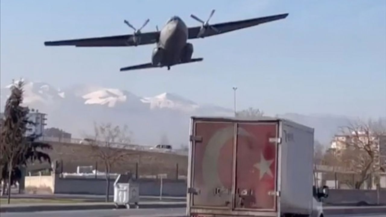Kayseri'de acil iniş yapan uçağın pilotları olası kazayı önledi