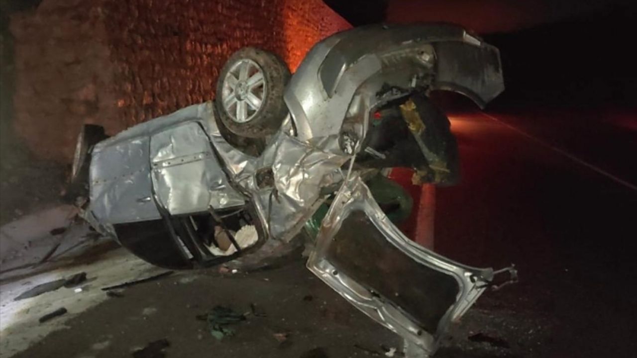 Kütahya'da devrilen otomobilin sürücüsü öldü
