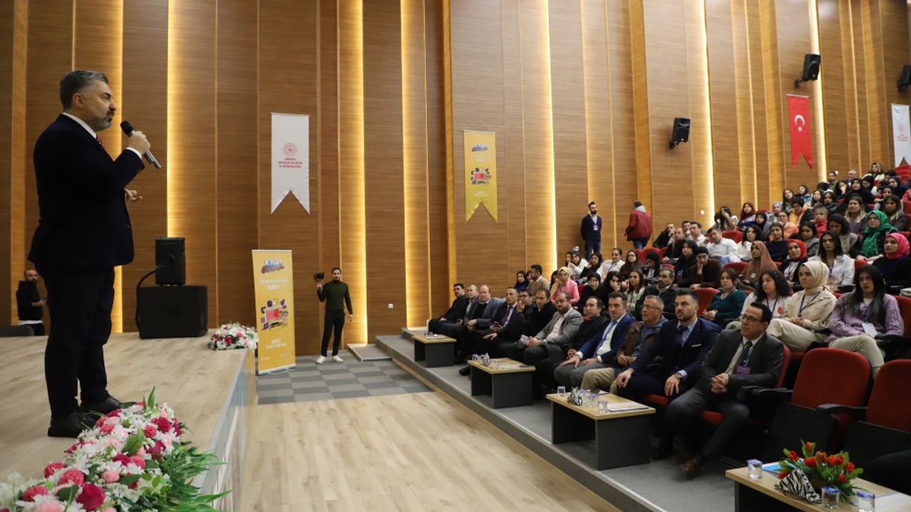 RTÜK Başkanı Şahin, Denizli'de üniversite öğrencileriyle bir araya geldi