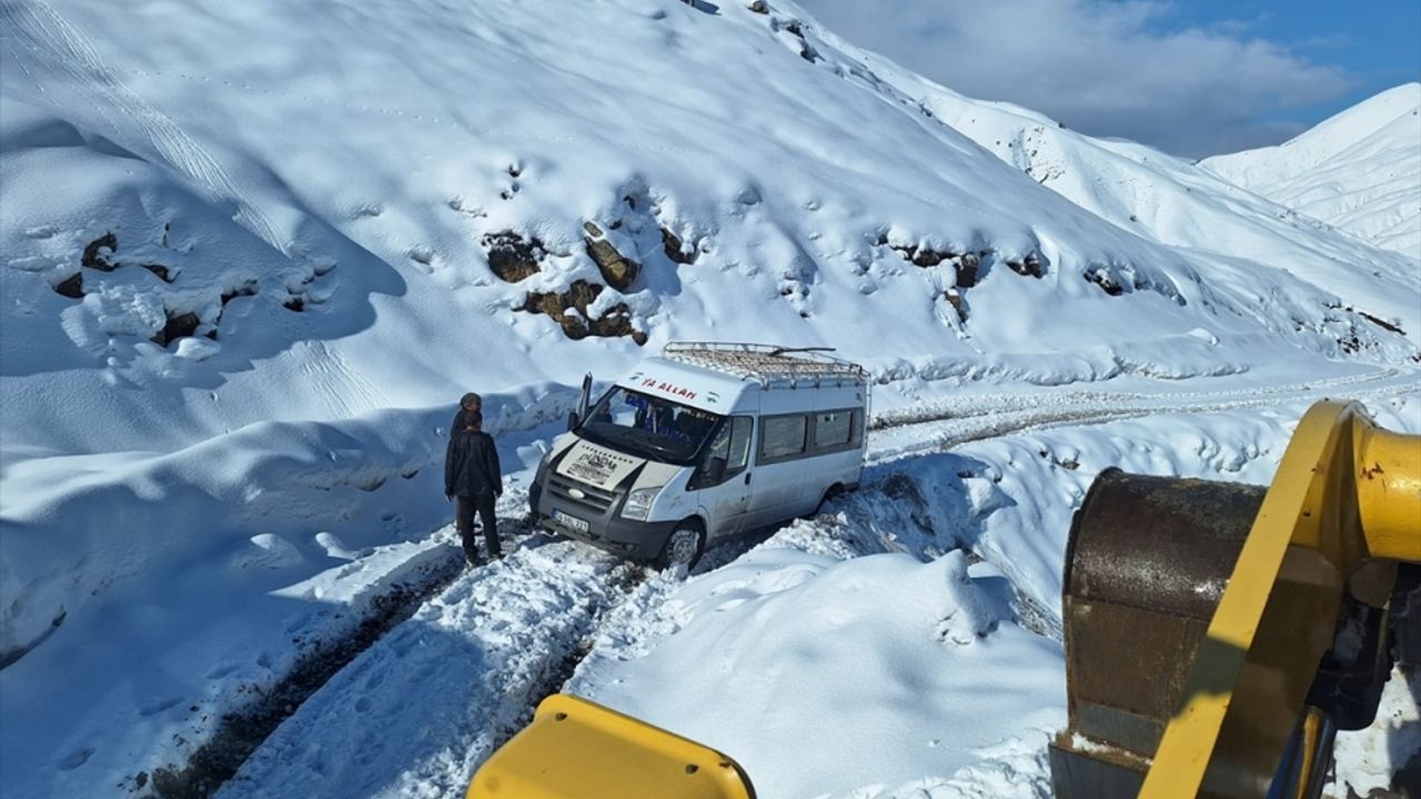 Siirt-Şırnak kara yolu kar nedeniyle ulaşıma kapandı