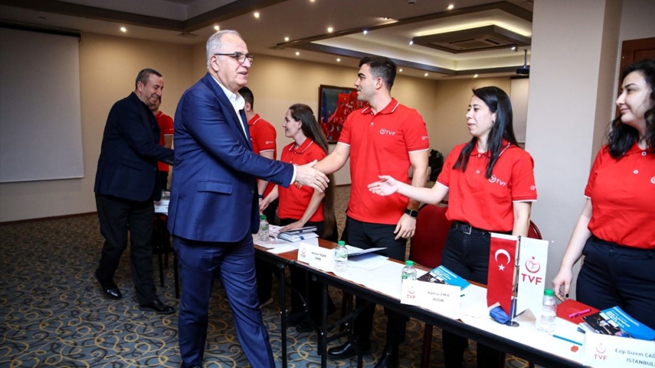 TVF Başkanı Üstündağ, hakem kursunu ziyaret etti