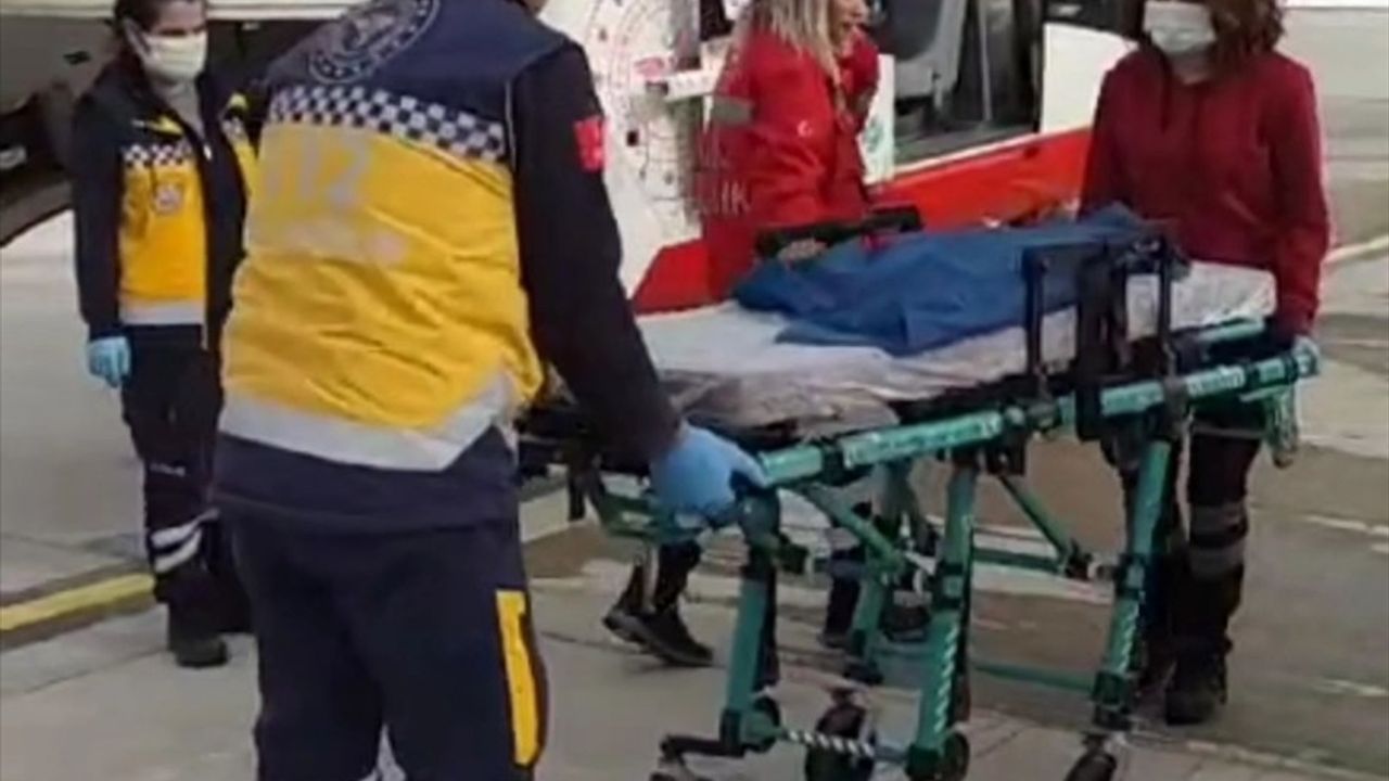 Van'da doğumdan sonra rahatsızlanan kadın ve bebeği ambulans helikopterle hastaneye ulaştırıldı