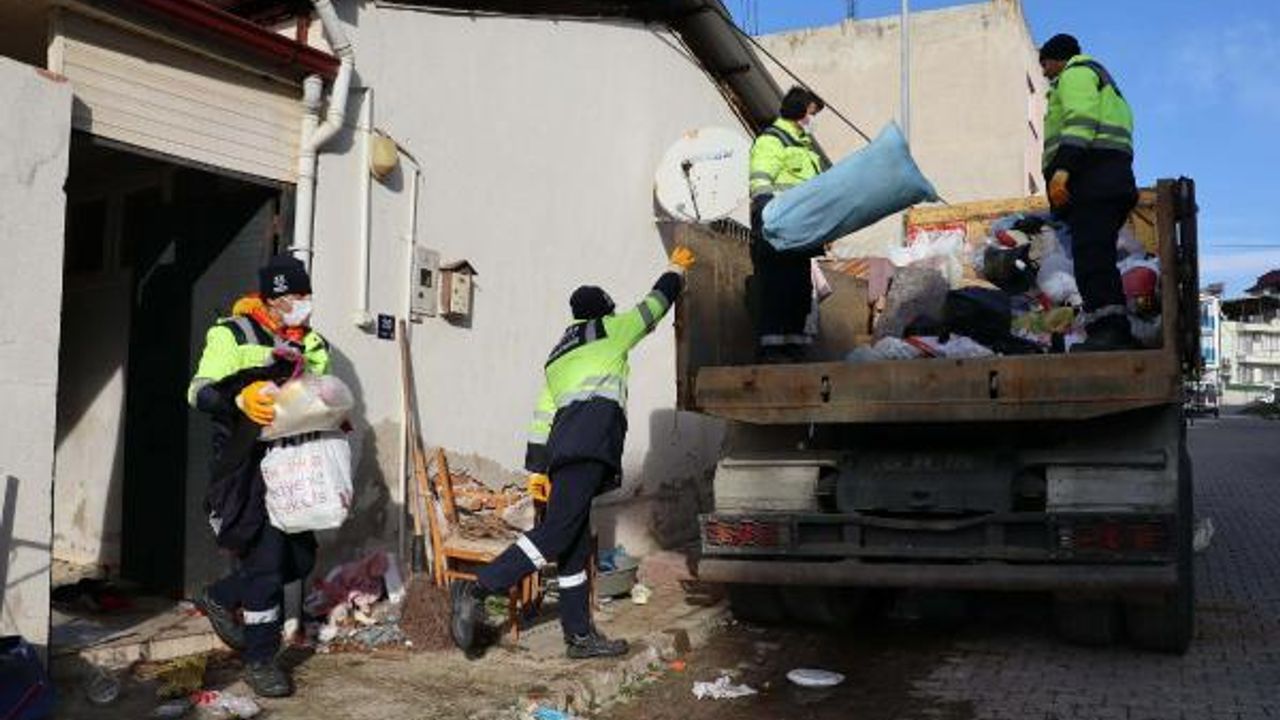 Aydın'da daha önce 4 kez temizlenen evden 3 kamyon çöp çıktı