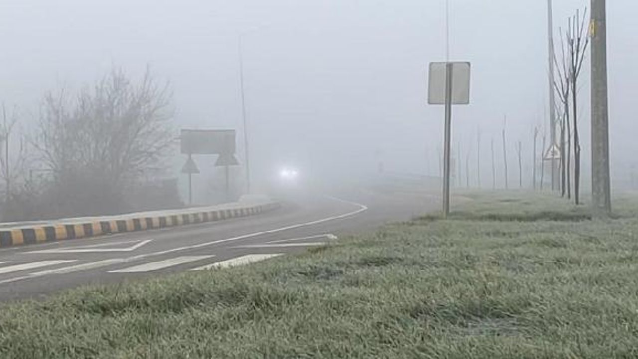 Bartın'da yoğun sis, ulaşımı olumsuz etkiledi