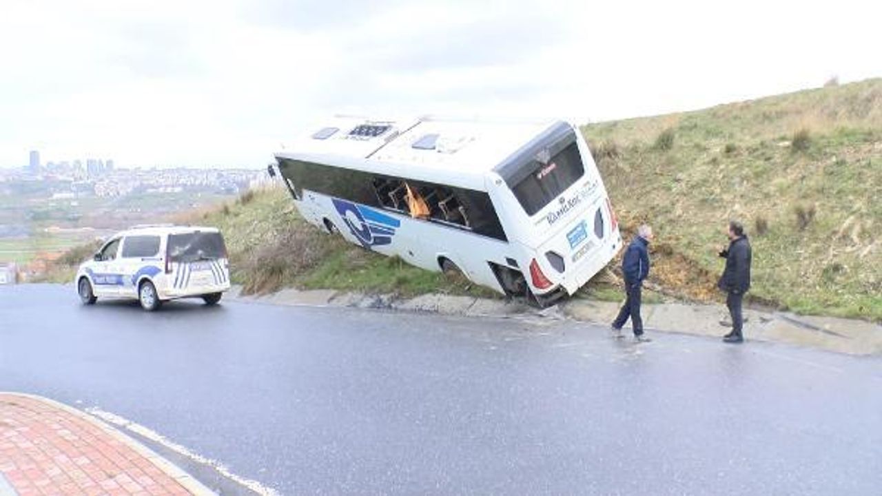 Başakşehir'de kaçak göçmenleri taşıyan otobüs kaza yaptı