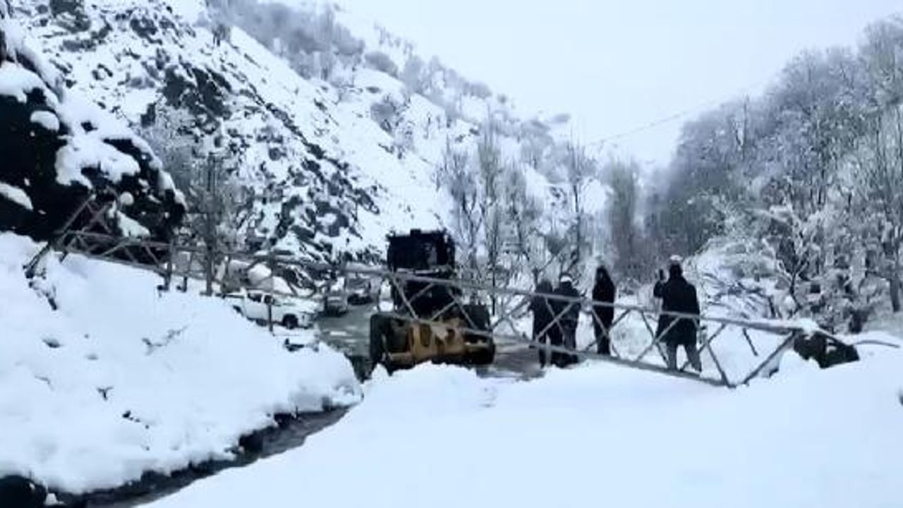 Batman'da kardan 35 köy yolu ulaşıma kapandı