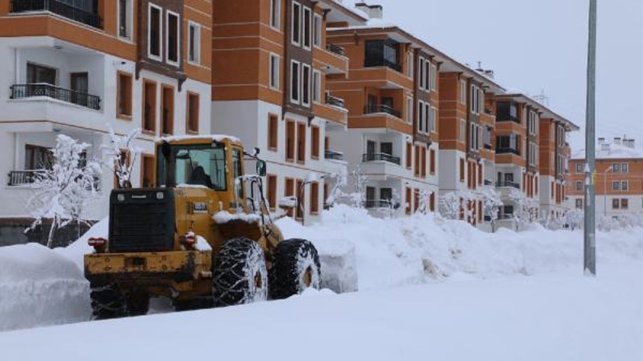 Bitlis'te kardan kapanan 213 köy yolu, yeniden ulaşıma açıldı