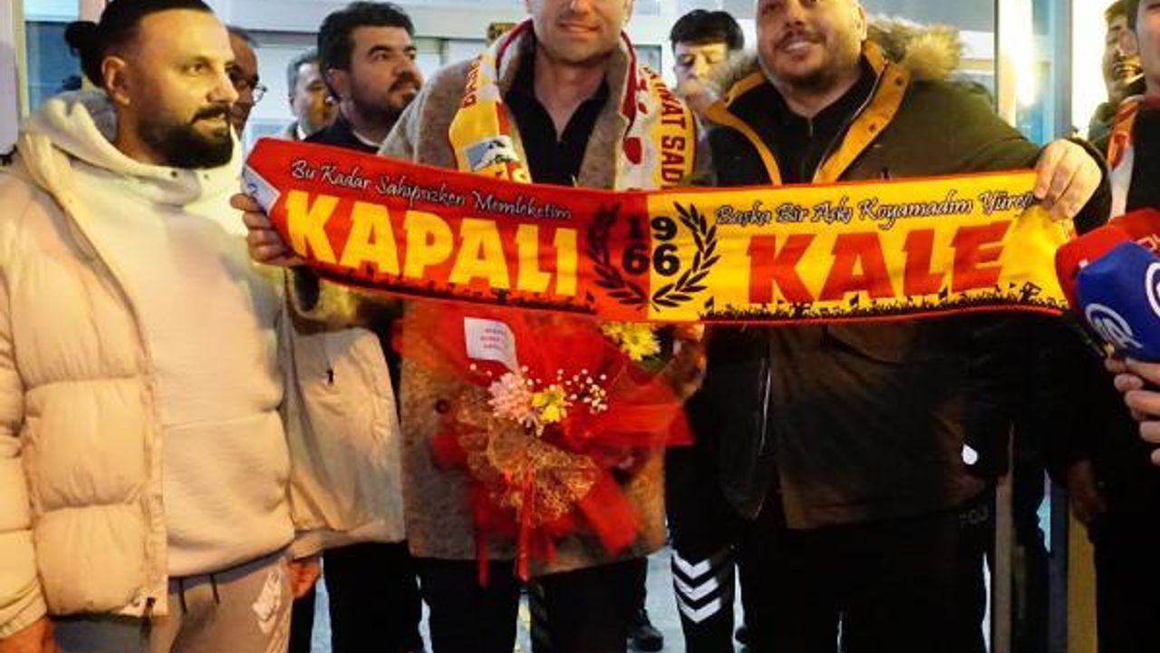 Burak Yılmaz'a Kayseri'de meşaleli karşılama