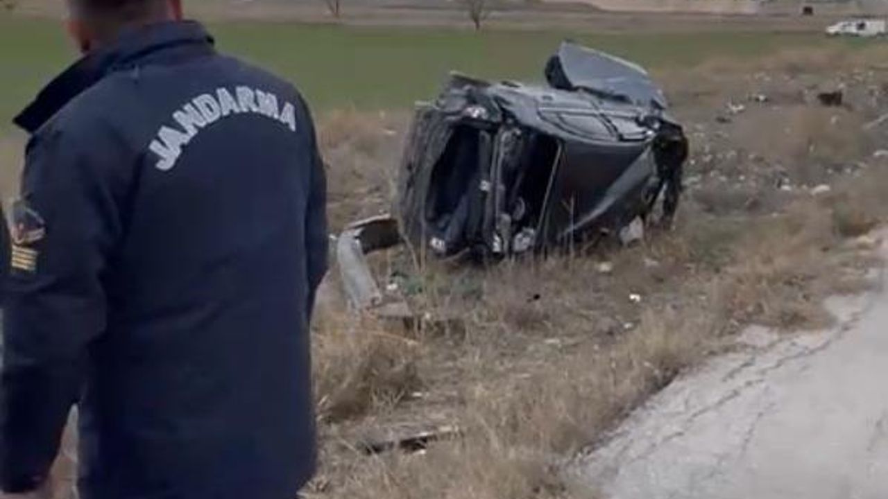 Eskişehir'de direğe çarpan otomobildeki 2 kişi öldü