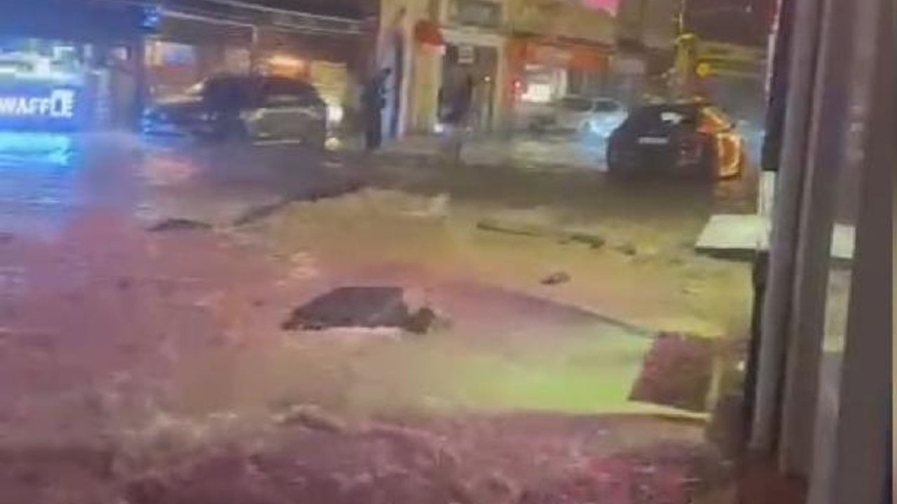 (Geniş haber) Beşiktaş'ta isale hattı patladı; yollar su içinde kaldı