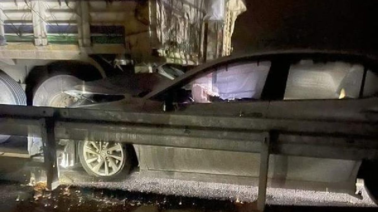 Silopi’de otomobil TIR'a arkadan çarptı: 1’i ağır 6 yaralı