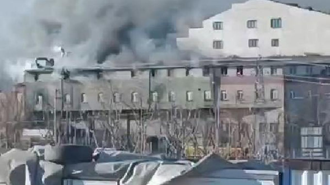 Sultangazi'de  ayakkabı imalathanesinde yangın -1 