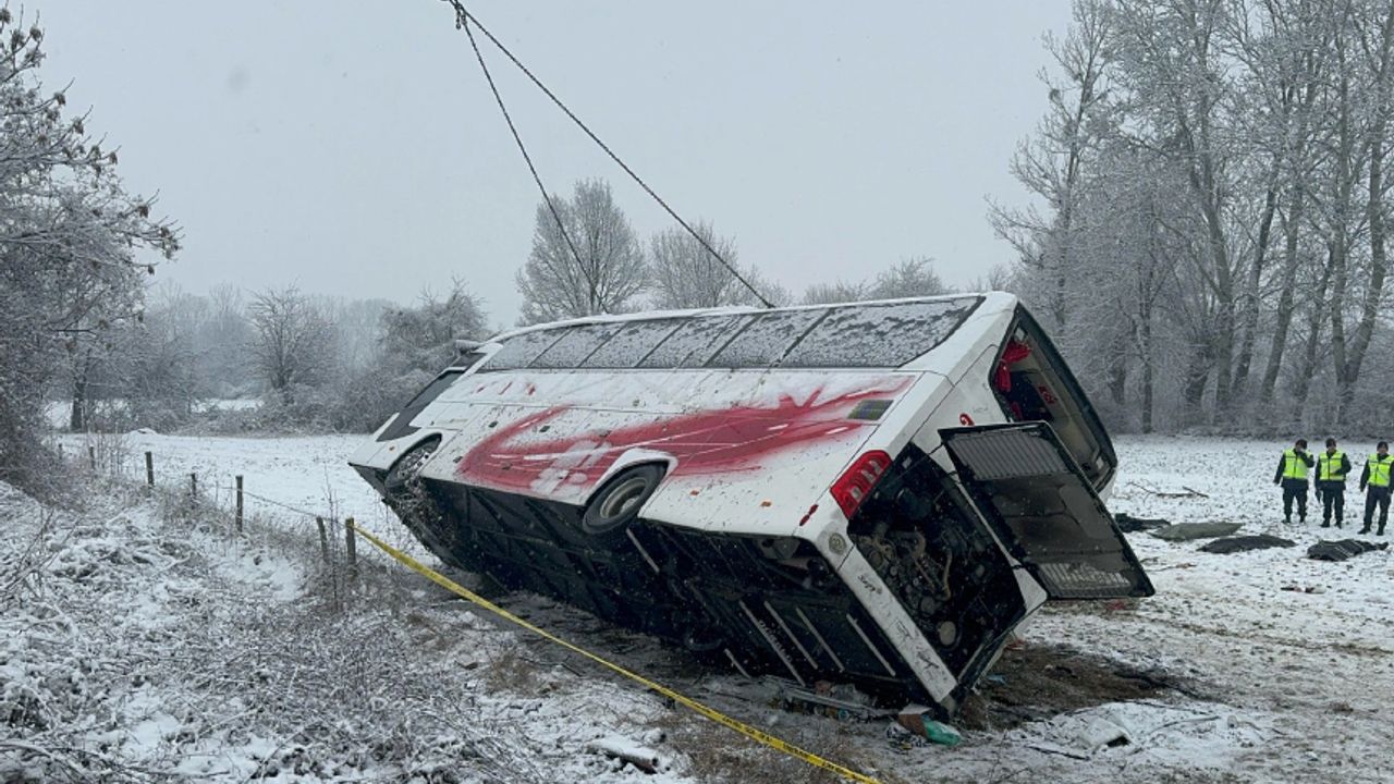 Kastamonu'da yolcu otobüsü devrildi: 6 kişi hayatını kaybetti, 33 kişi yaralandı