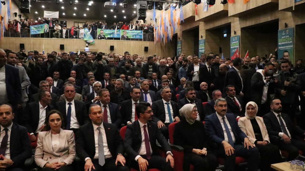 AK Parti'li Uygur, Niğde'de belediye başkan adayı tanıtım programında konuştu: