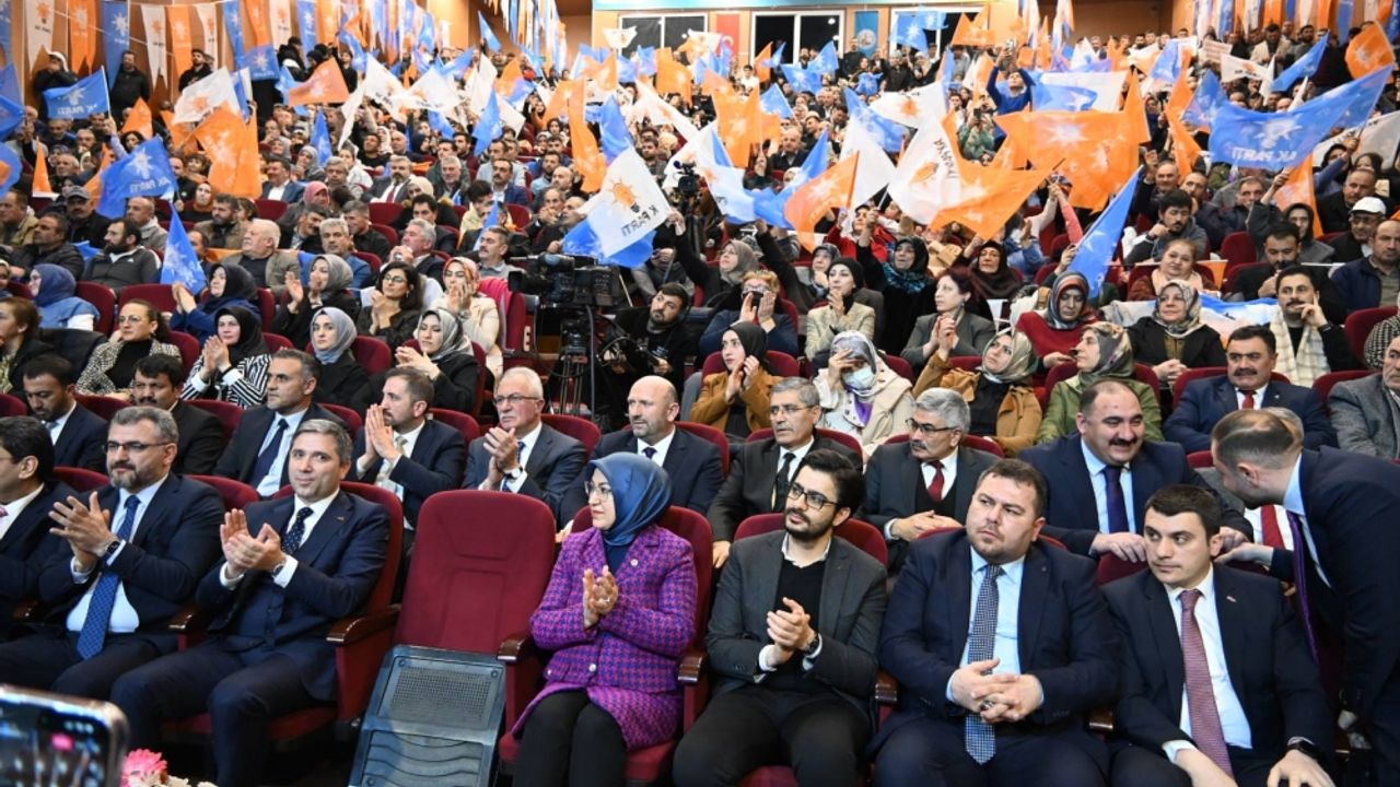 AK Parti'nin Sivas'taki belediye başkan adayları tanıtıldı
