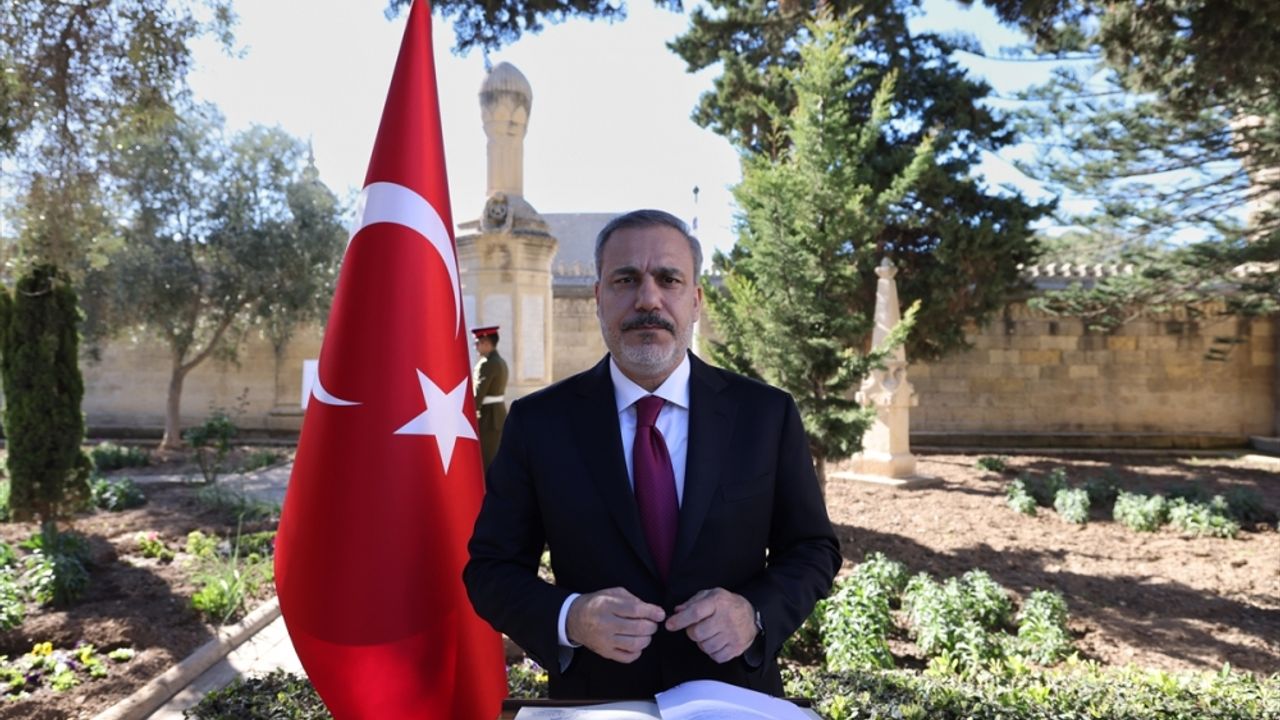 Dışişleri Bakanı Fidan, Malta'daki Türk Şehitliği'ni ziyaret etti