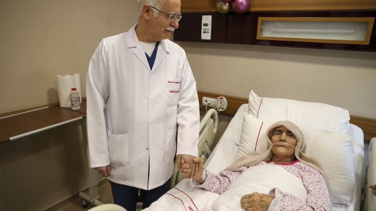 Gaziantepli 111 yaşındaki Hatice nine hayata beşinci kez "merhaba" dedi