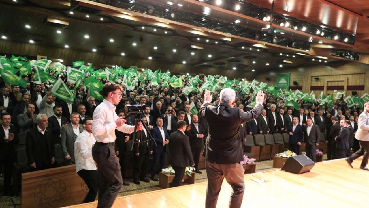 HÜDA PAR Genel Başkanı Yapıcıoğlu, 46 belediye başkan adayını açıkladı