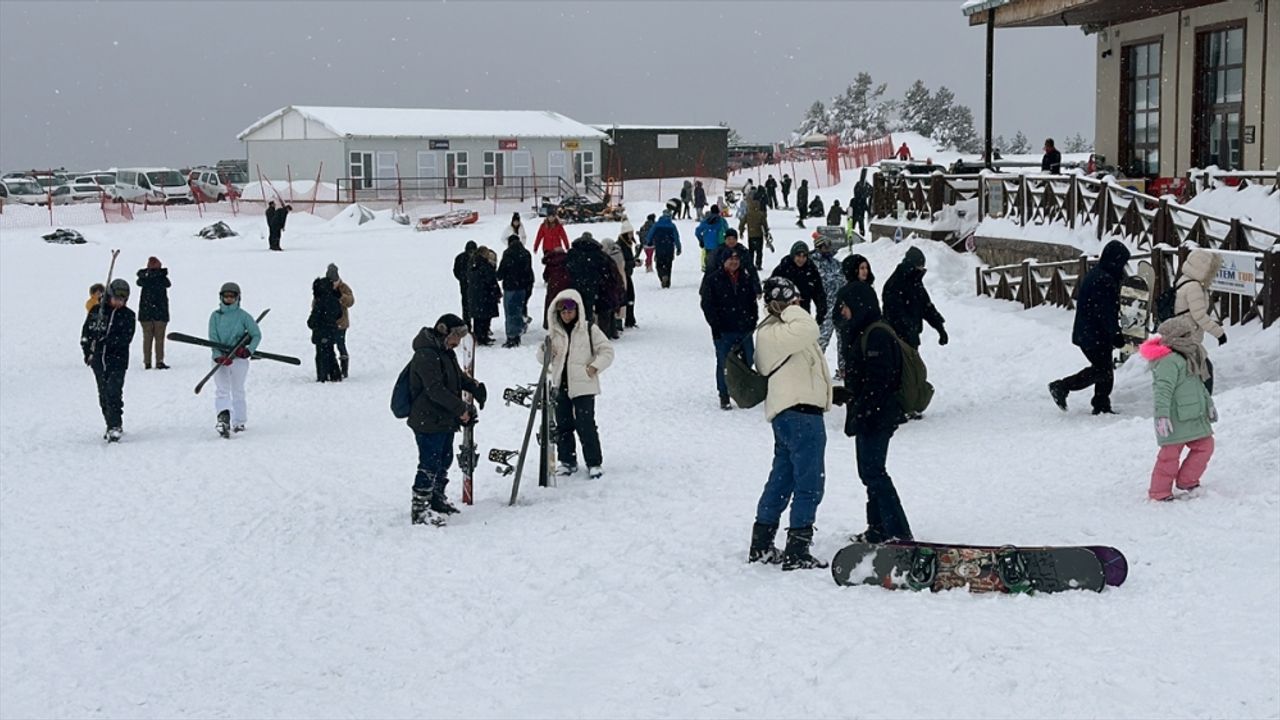 Keltepe Kayak Merkezi'nde yarıyıl tatili yoğunluğu sürüyor