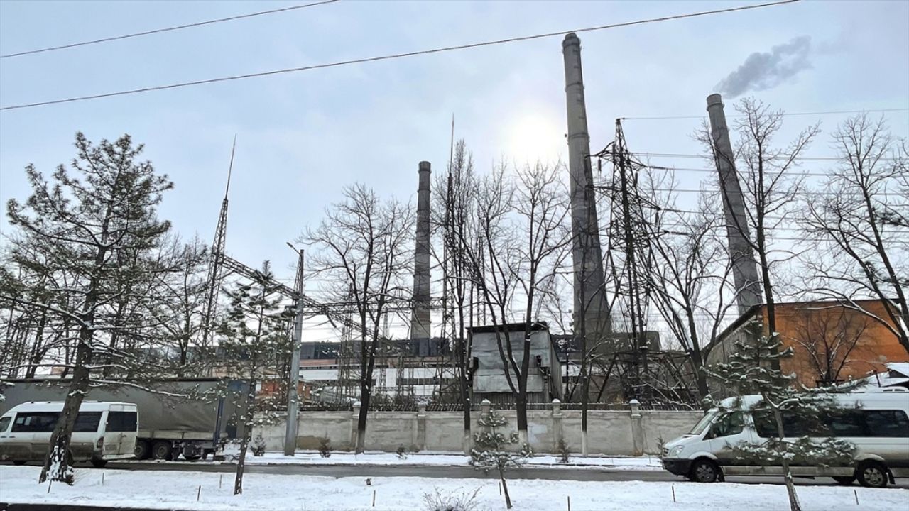 Kırgızistan'da Bişkek Merkezi Isı ve Enerji Santrali'nde çıkan yangında 5 kişi yaralandı