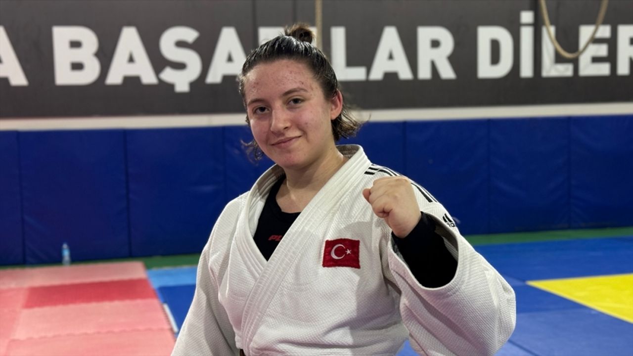 Milli judocu Firdevs Dilbirliği başarısıyla depremzede ailesine moral oldu