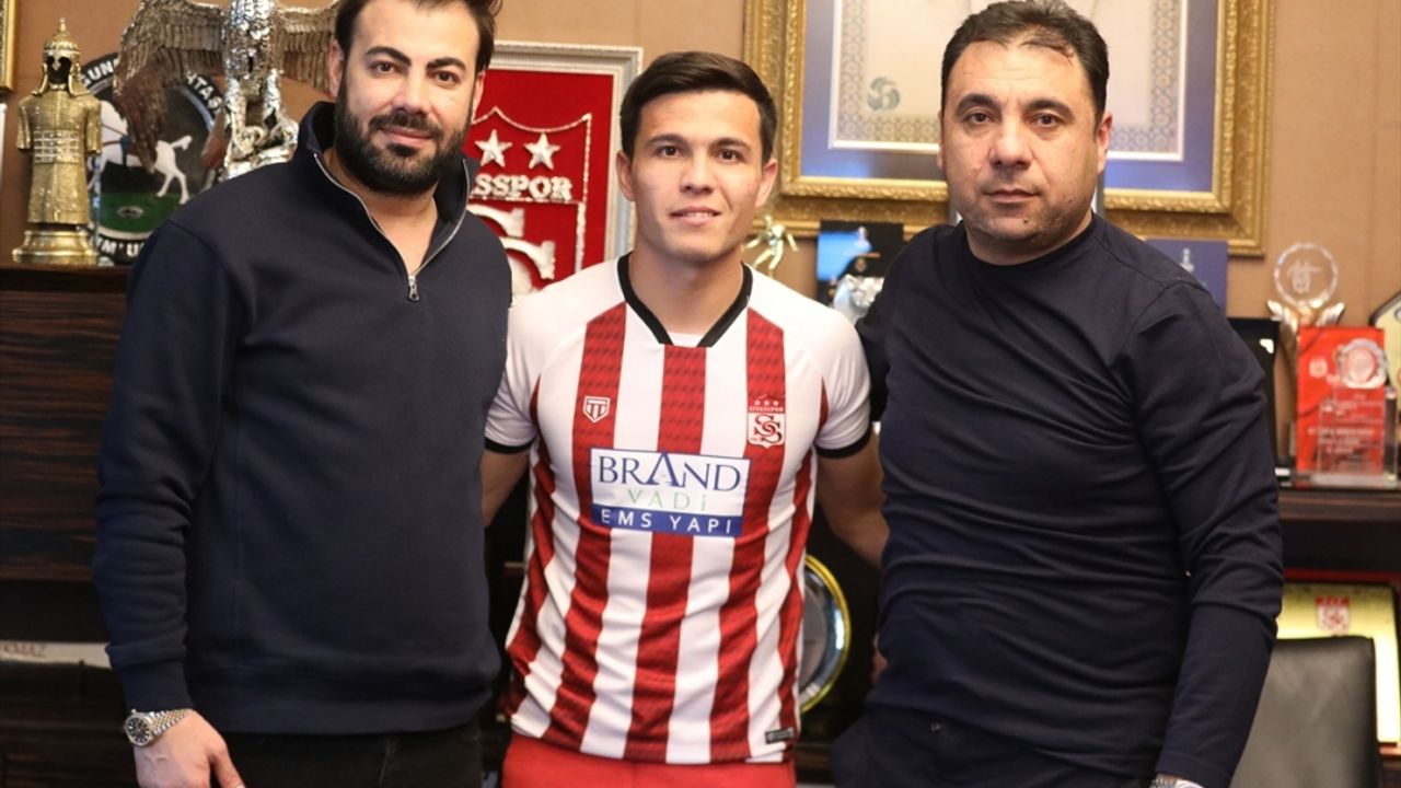 Sivasspor, Azizbek Turgunboev'i transfer etti