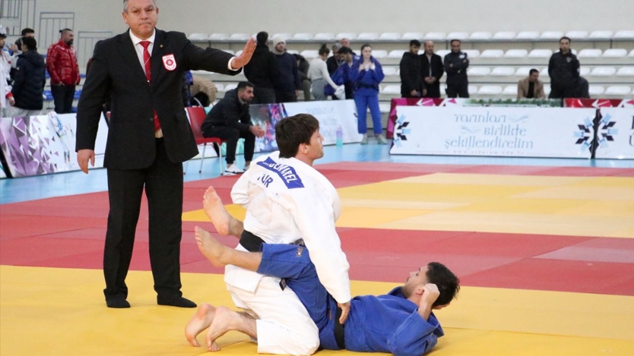 Türkiye Üniversite Sporları Federasyonu Judo Şampiyonası Erzurum'da başladı