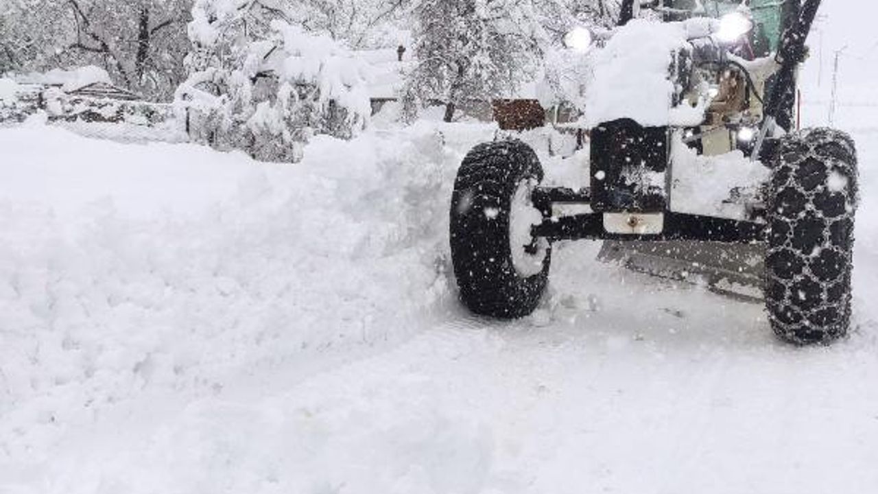 Artvin’de 119 köy yolu kardan kapandı