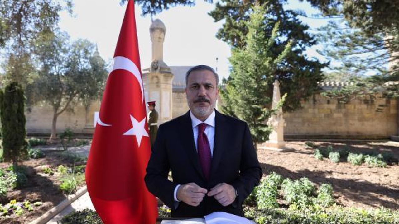 Bakan Fidan, Marsa'da Malta Türk Şehitliği'ni ziyaret etti