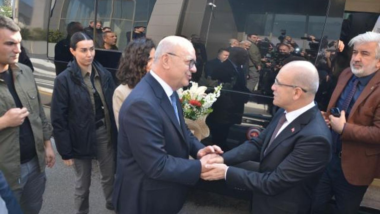 Bakan Şimşek Manisa'da vali ve belediye başkanını ziyaret etti (2)