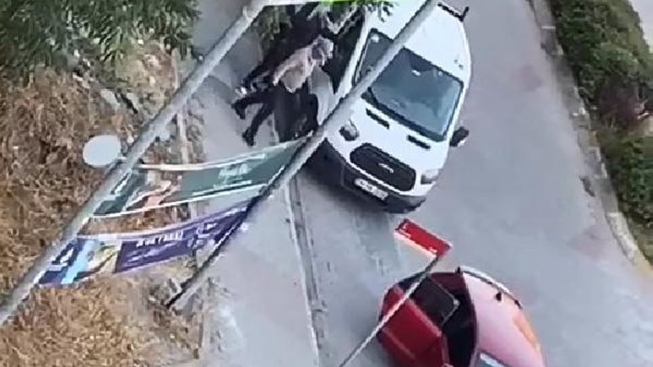 Başakşehir'de park halindeki kamyonetten hırsızlık kamerada